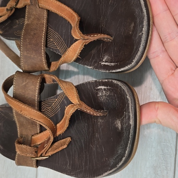 Chaco Women Bronze Thong Leather Sandals Flats shoes sz 7 - Picture 5 of 13